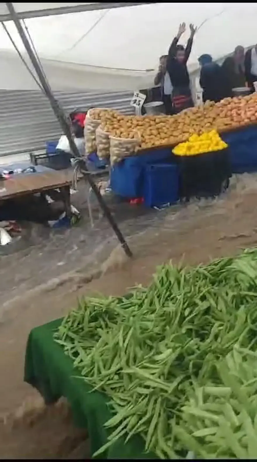 İstanbul'da sağanak ve şiddetli rüzgar 4 İstanbul'da sağanak ve şiddetli rüzgar 4