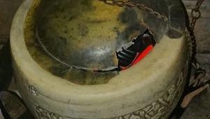 Ayasofya'da tahribat iddiası: Su haznesi kırıldı, ayakkabılık oldu Ayasofya'da tahribat iddiası: Su haznesi kırıldı, ayakkabılık oldu
