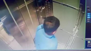 Bahşiş alamayan davulcu binanın asansörüne tuvaletini yaptı