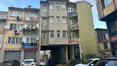 Bursa'da kolonları olmadan ayakta duran bina!
