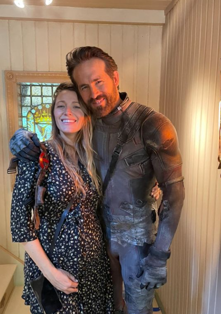 Paparazzilere kızan Blake Lively hamilelik fotoğraflarını paylaştı 