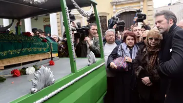 ‘Sahnede tabutta olmak istemedi’