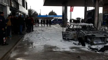 Antalya'da akaryakıt istasyonuna yıldırım düştü