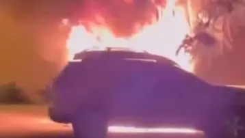 Otoparkta korkutan araç yangını: Patlamalar yaşandı