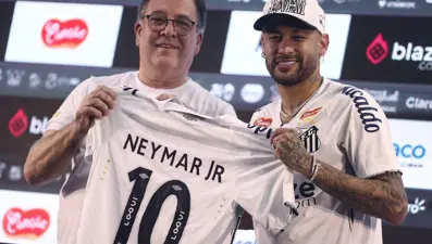 Neymar'a özel helikopter: Santos antrenmanlarına havadan geliyor!