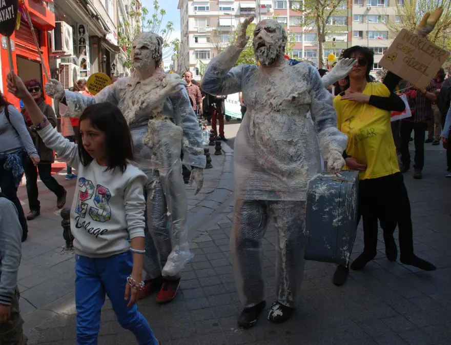 Kadıköy'de nükleer karşıtı eylem 1
