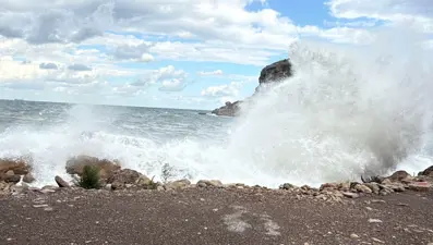 Amasra'da kuvvetli fırtına: Dalga boyu 5 metreyi aştı