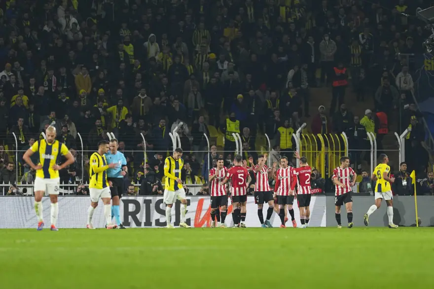 Fenerbahçe Avrupa'da Athletic Bilbao'ya mağlup oldu: Mert Müldür'e kırmızı kart 19 Fenerbahçe Avrupa'da Athletic Bilbao'ya mağlup oldu: Mert Müldür'e kırmızı kart 19