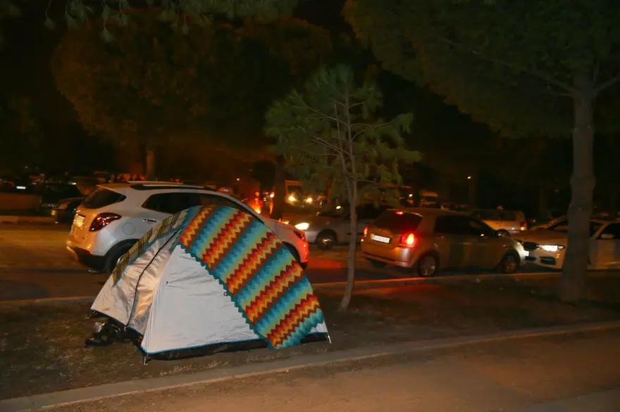 Manisa'da deprem nöbeti 6