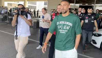 Fenerbahçe'nin prensip anlaşmasına vardığı Cenk Tosun, İstanbul'da