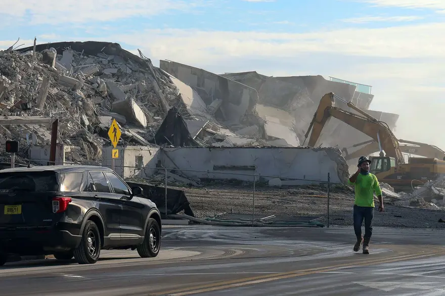 Beatles, Tom Jones, Frank Sinatra ve John F. Kennedy gibi yıldız isimleri ağırlayan Deauville Oteli saniyeler içinde yıkıldı 3 Beatles, Tom Jones, Frank Sinatra ve John F. Kennedy gibi yıldız isimleri ağırlayan Deauville Oteli saniyeler içinde yıkıldı 3