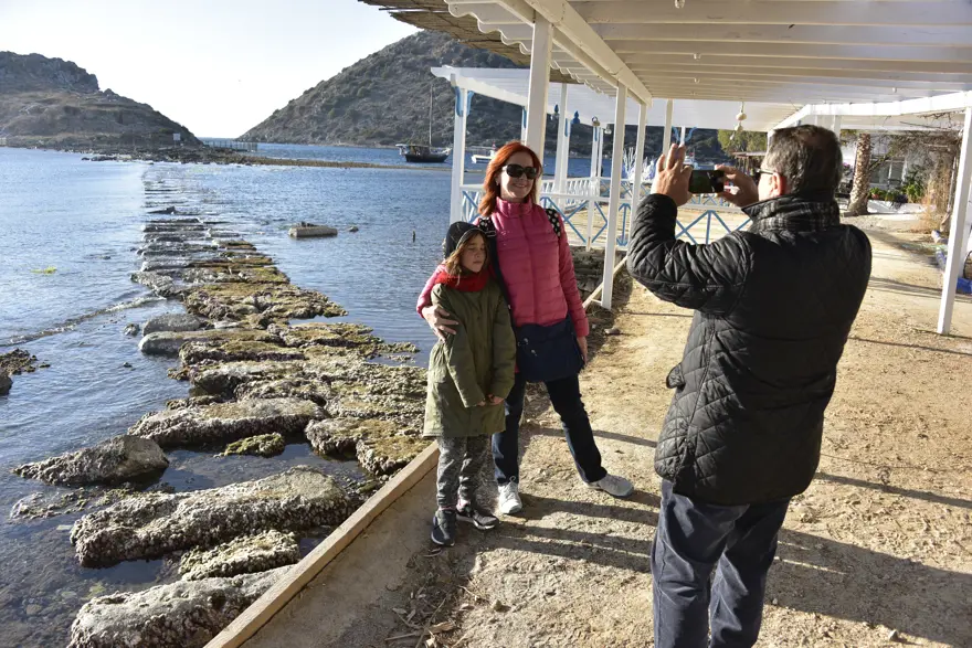 Bodrum'da deniz çekildi tarihi surlar ortaya çıktı 7