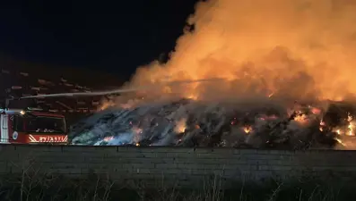 600 tonluk balyalar yandı