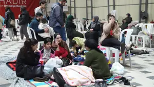 İstanbul'da bazı vatandaşlar geceyi dışarıda geçirdi