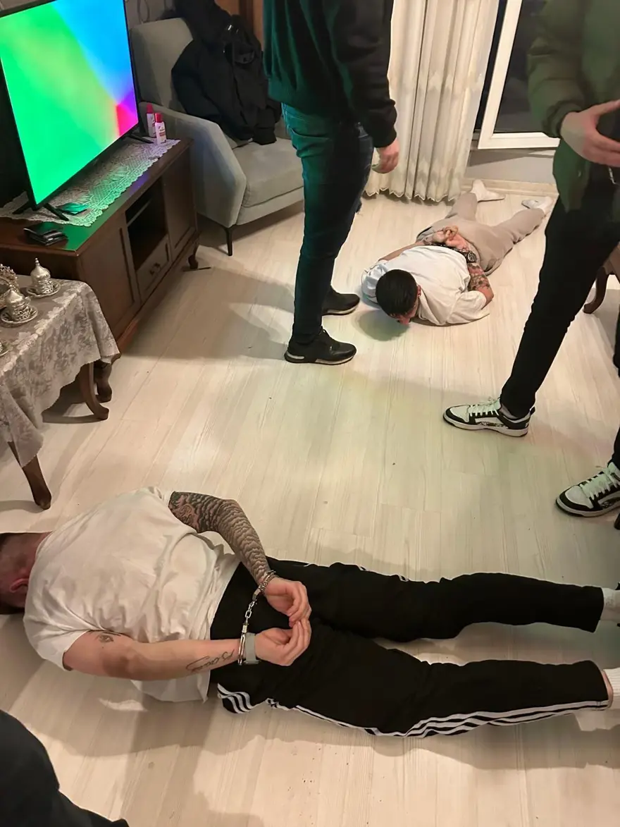 POLİS EVE BASKIN DÜZENLEDİ 4