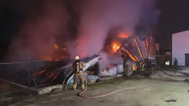 Bursa'da yangın: Fabrika demir yığınına dönüştü