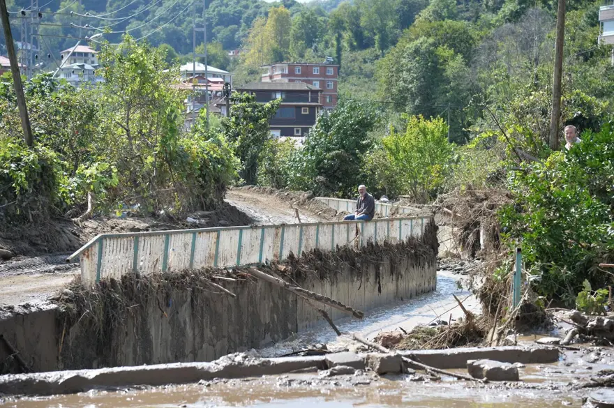 Heyelanın vurduğu Trabzon'da hasar tespit çalışmaları devam ediyor 4