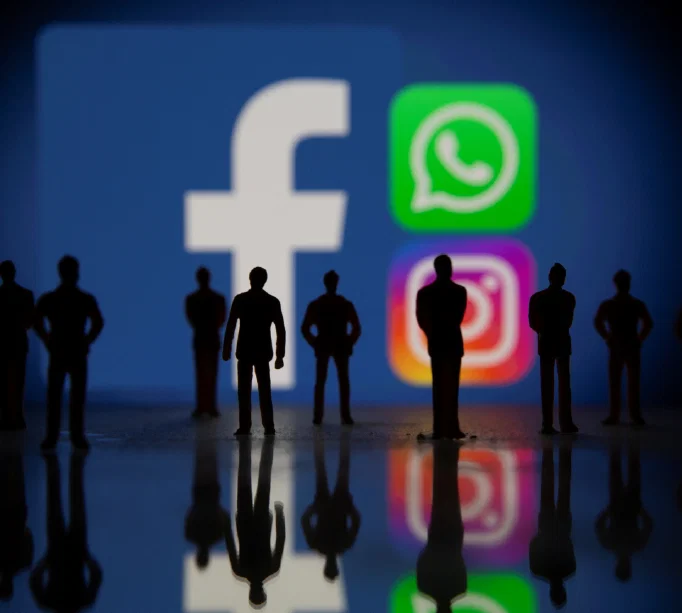Meta davası sonuçlandı. Sosyal medya devi 17 milyar dolar ödeyecekMeta, Facebook ve Instagram’ın çocuklarda bağımlılık yapacak şekilde tasarlandığı iddiasıyla yargılandığı davada uzlaştı. Şirket 17 milyar dolar ödeyecek.