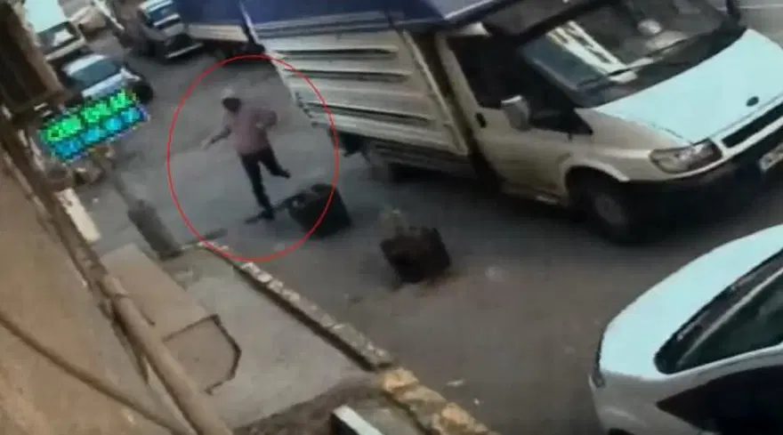 Beyoğlu’ndaki mobbing cinayetinde saldırganın ifadesi ortayaçıktı: “Beni ‘Küçük Emrah’ diyerek aşağılıyordu” 1 Beyoğlu’ndaki mobbing cinayetinde saldırganın ifadesi ortayaçıktı: “Beni ‘Küçük Emrah’ diyerek aşağılıyordu” 1