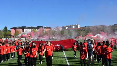 Deprem bölgesinde Cumhuriyet coşkusu