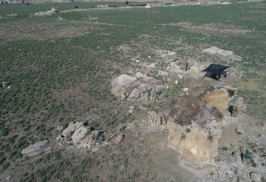 Adana'daki Anavarza Antik Kenti'nde gladyatör mezarlarına rastlandı 12 Adana'daki Anavarza Antik Kenti'nde gladyatör mezarlarına rastlandı 12