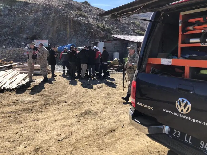 SON DAKİKA | Elazığ’da krom madeninde göçük: 4 işçi kurtarıldı 1
