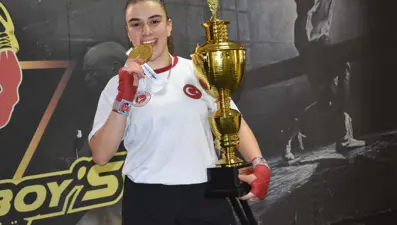 Zayıflamak için başladığı kick boksta Avrupa şampiyonu oldu