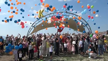 Kanseri yenen Kağan için gökyüzüne balonlar bırakıldı
