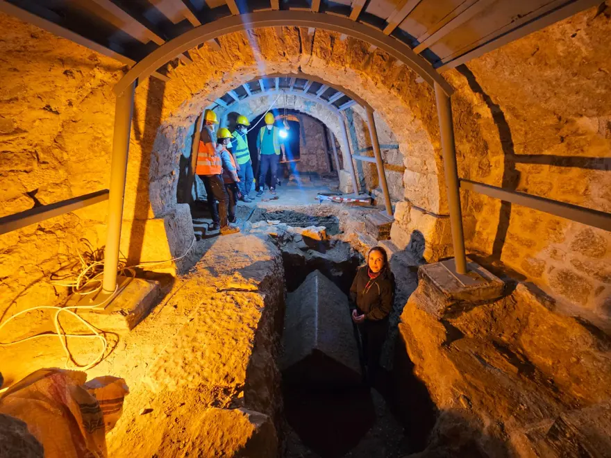 ORTA ÇAĞ DÖNEMİ KALINTISININ ALTINDAN ÇIKTI 5