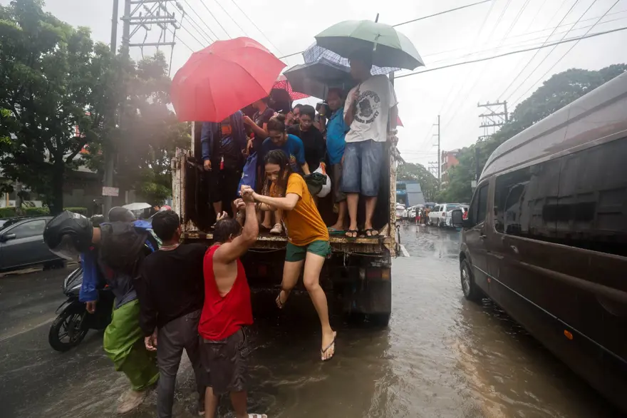 Filipinler'de fırtına sonrası sel: 11 kişi hayatını kaybetti 9 Filipinler'de fırtına sonrası sel: 11 kişi hayatını kaybetti 9