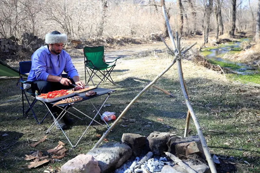 Otelimiz 5 değil milyon yıldızlı! Karavana dönüştürdükleri minibüsle Türkiye'yi geziyorlar 10