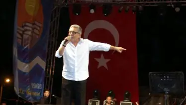 Zülfü Livaneli’ye konserde saldırı