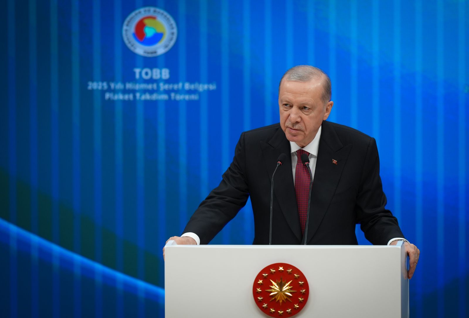 Cumhurbaşkanı Erdoğan: Türkiye hiçbir gücün karşısında diz çökmez