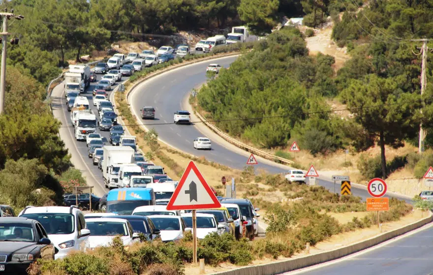 Bodrum'da hem sahiller hem yollar doldu 12 Bodrum'da hem sahiller hem yollar doldu 12