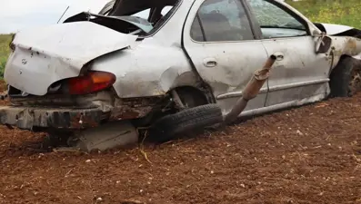 Otomobil şarampole yuvarlandı: 2'si çocuk 4 yaralı