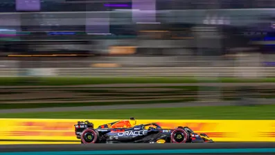Max Verstappen sezonun son yarışını kazandı