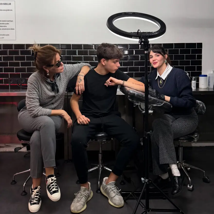 Gülben Ergen'in oğlu dövme yaptırdı: "Ya babam kızarsa?" 