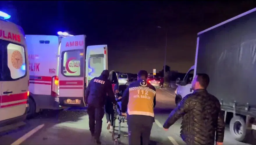 Arnavutköy'de feci kaza: 2 ölü, 7 yaralı 10 Arnavutköy'de feci kaza: 2 ölü, 7 yaralı 10