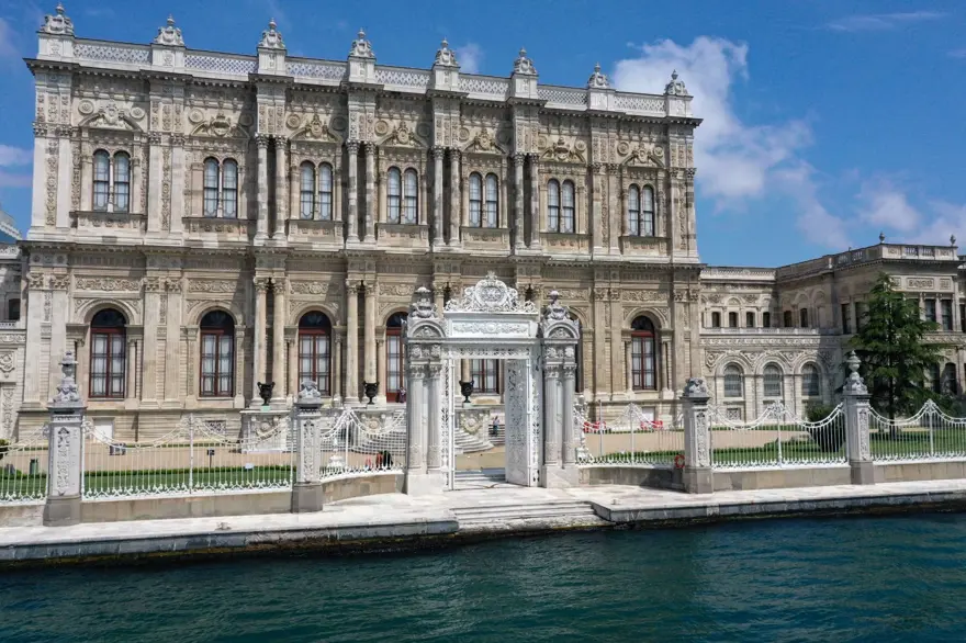 Dolmabahçe Sarayı'nın kullanıma açılışının 167'nci yılı 11