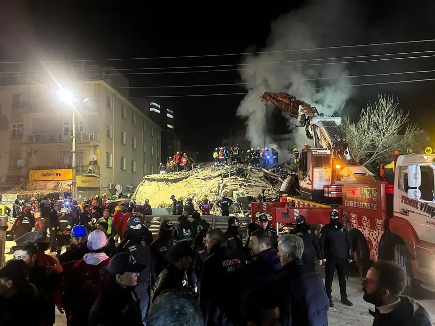 ZEMİN DÜKKANLARDAKİ VATANDAŞLAR ZİLLERE BASARAK UYARMIŞ 2