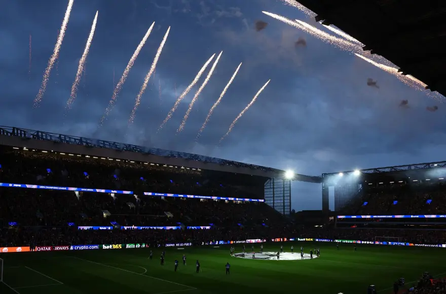 Şampiyonlar Ligi'nde futbolcuları güldüren hata: Seremonide yanlış şarkı çalındı 6 Şampiyonlar Ligi'nde futbolcuları güldüren hata: Seremonide yanlış şarkı çalındı 6