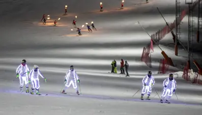 Palandöken'de "gece kayağı" keyfi