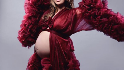 Doğuma gün sayan Meryem Uzerli'den hamilelik pozları