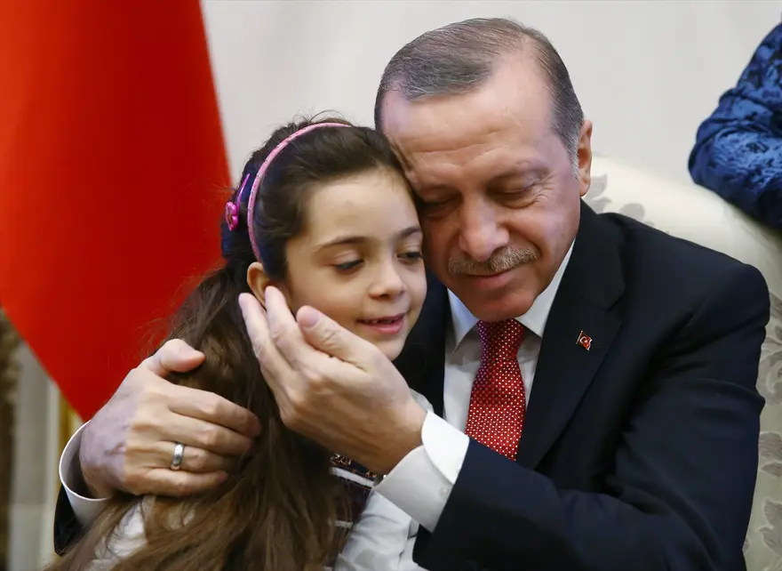 Cumhurbaşkanı Erdoğan, Bana Alabed ve ailesini Beştepe'de kabul etti 3 Cumhurbaşkanı Erdoğan, Bana Alabed ve ailesini Beştepe'de kabul etti 3