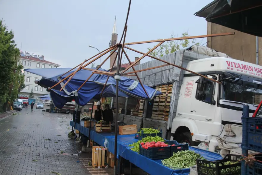 Kütahya Domaniç'i dolu ve sel vurdu 13