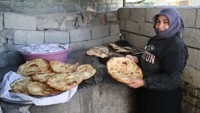 8 çocuğuna hem anne hem baba oldu: 11 yıldır evinin geçimini sağlıyor