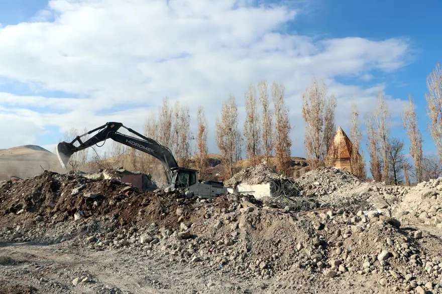 700 yıllık kümbet 15 yıl sonra kurtuldu 4