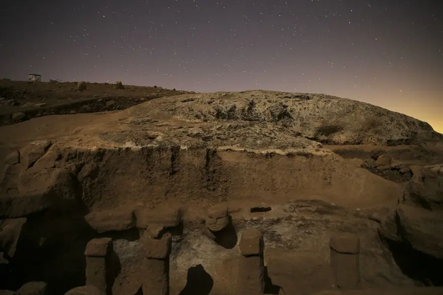 Neolitik dönemin önemli merkezi 'Karahantepe' yıldızların altında 8
