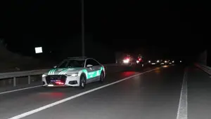 Otobançetesinden gece yarısı yumurtalı tuzak: "Sakın sileceklerinizi çalıştırmayın!" Otobançetesinden gece yarısı yumurtalı tuzak: "Sakın sileceklerinizi çalıştırmayın!"