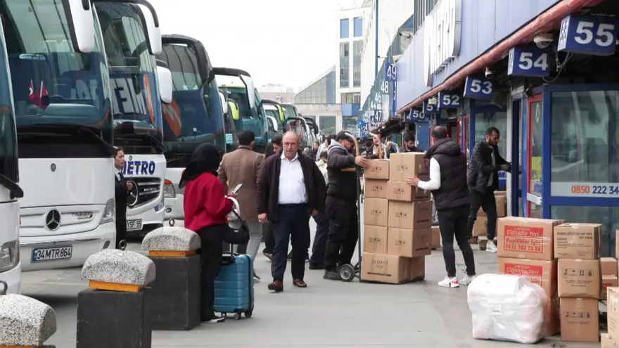 İstanbul Otogarı'nda bayram yoğunluğu 1 İstanbul Otogarı'nda bayram yoğunluğu 1